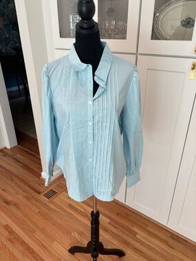 Biltmore Light Blue Pleated Button-Down Shirt in 42R | Classic & Polished